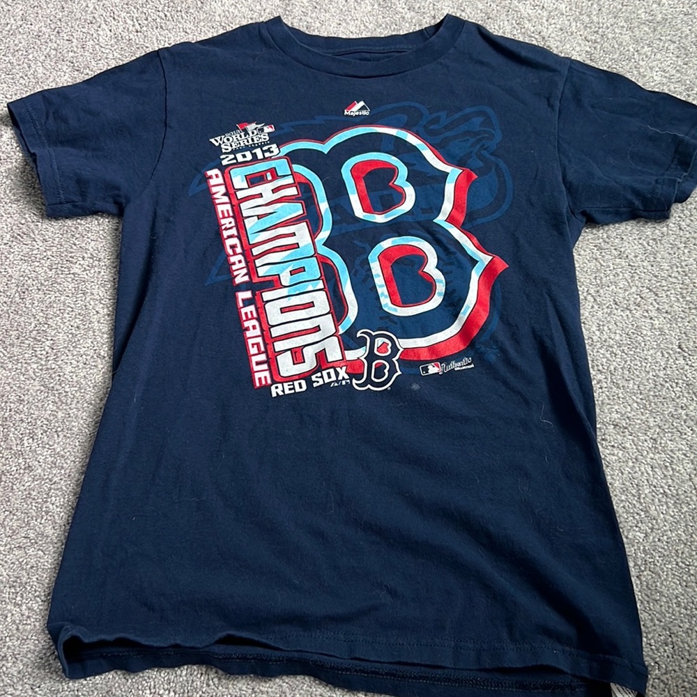 Navy blue Redsox t shirt